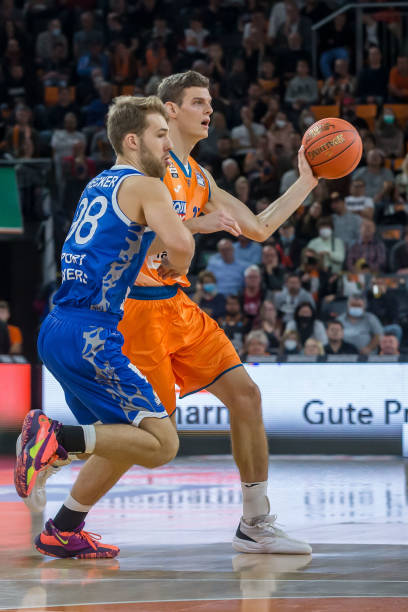 年队正在创 年队正在创